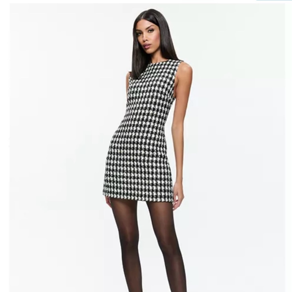 Alice + Olivia
Clyde A-Line Shift Dress
